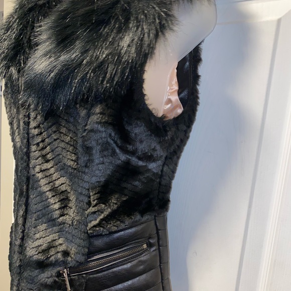 GUESS Womens Piper Faux Fur Vest - Picture 4 of 13